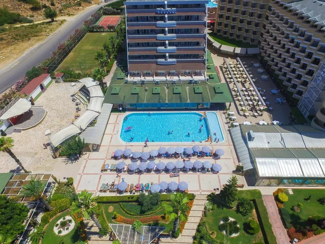 BEACH CLUB DOGONAY  OUTDOOR POOL (Copy).jpg